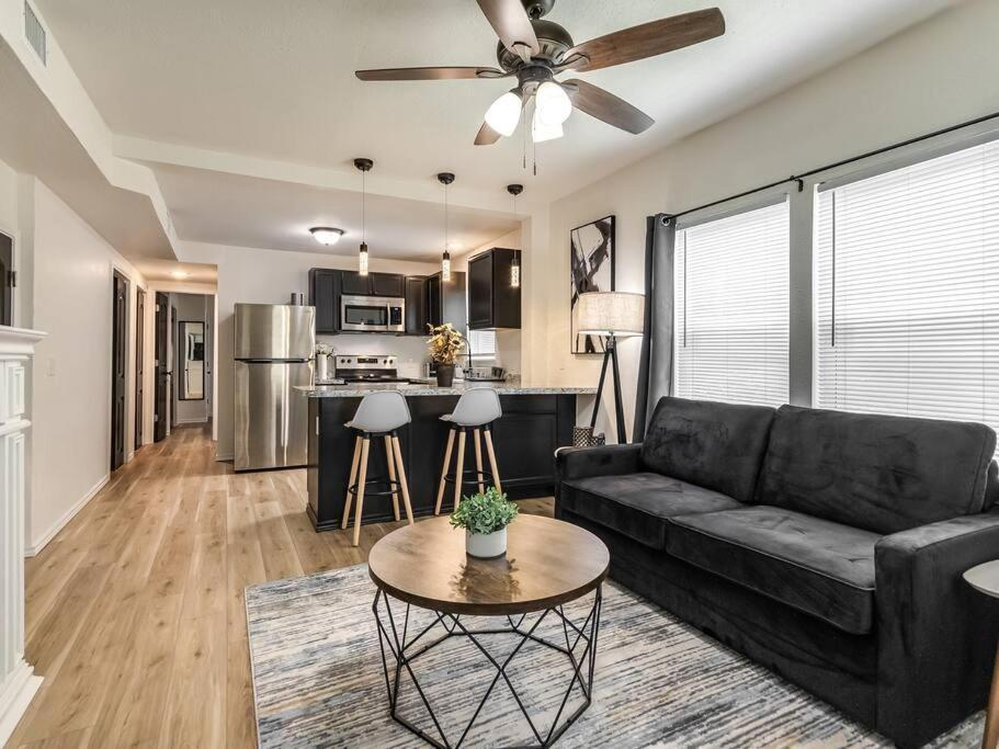 Stylish & Serene Modern Retreat Bartlesville Eksteriør billede